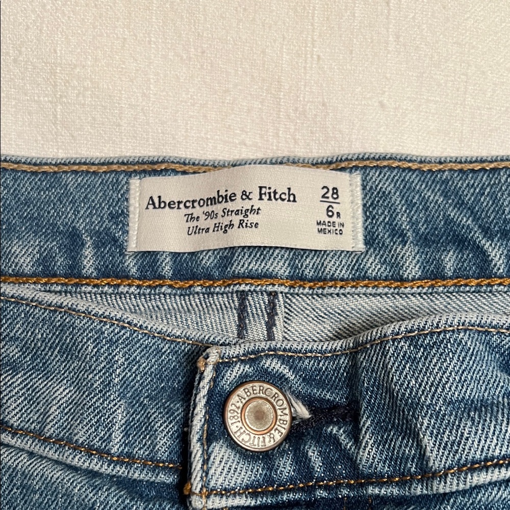 Abercrombie & Fitch 90s straight ultra high rise 28 regular